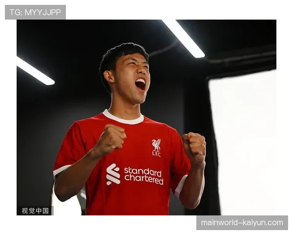 日本远藤航中场拦截,对抗欧洲力量型中场的身体对抗与技术运用 日本远藤航中场拦截,对抗欧洲力量型中场的身体对抗与技术运用